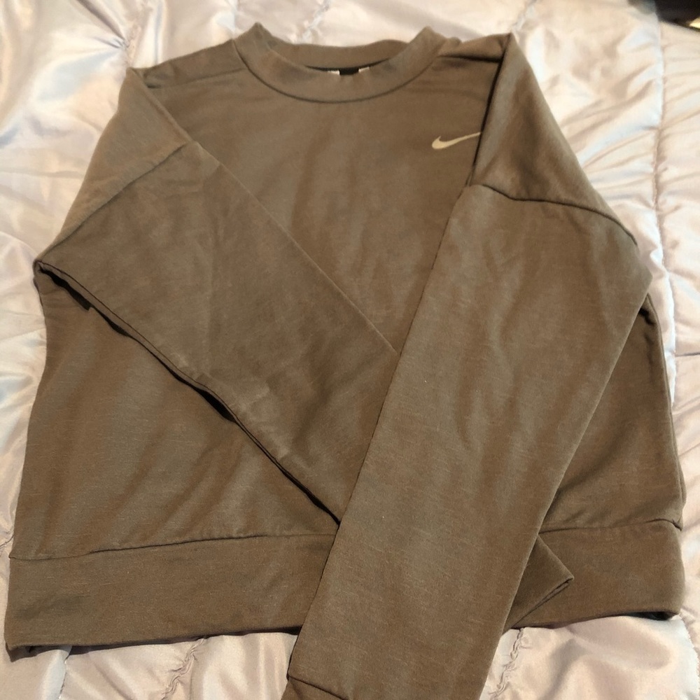 NIKE running crewneck🏃🏻‍♀️